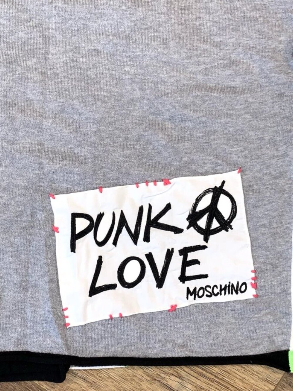 LOVE MOSCHINO Punk Love SAVE THE QUEEN Patch CROP TOP Neon B&W Striped Sweater L - Picture 5 of 5